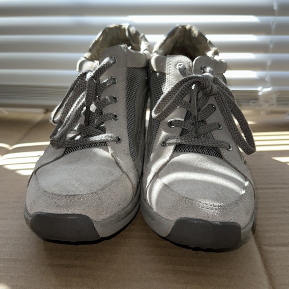 Easy Spirit Beige Wedge Sneakers - Picture 2 of 6
